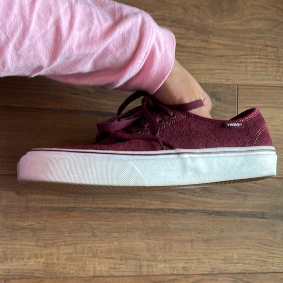 Maroon suede snake skin embossed sneakers - Picture 4 of 10